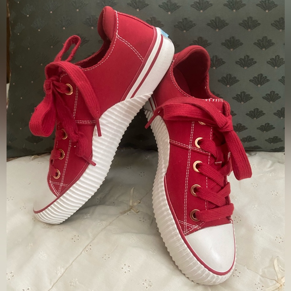 Bobs from Skechers, Air-Cooled, Arch Fit Utopia - Arching Moon lace up sneaker.